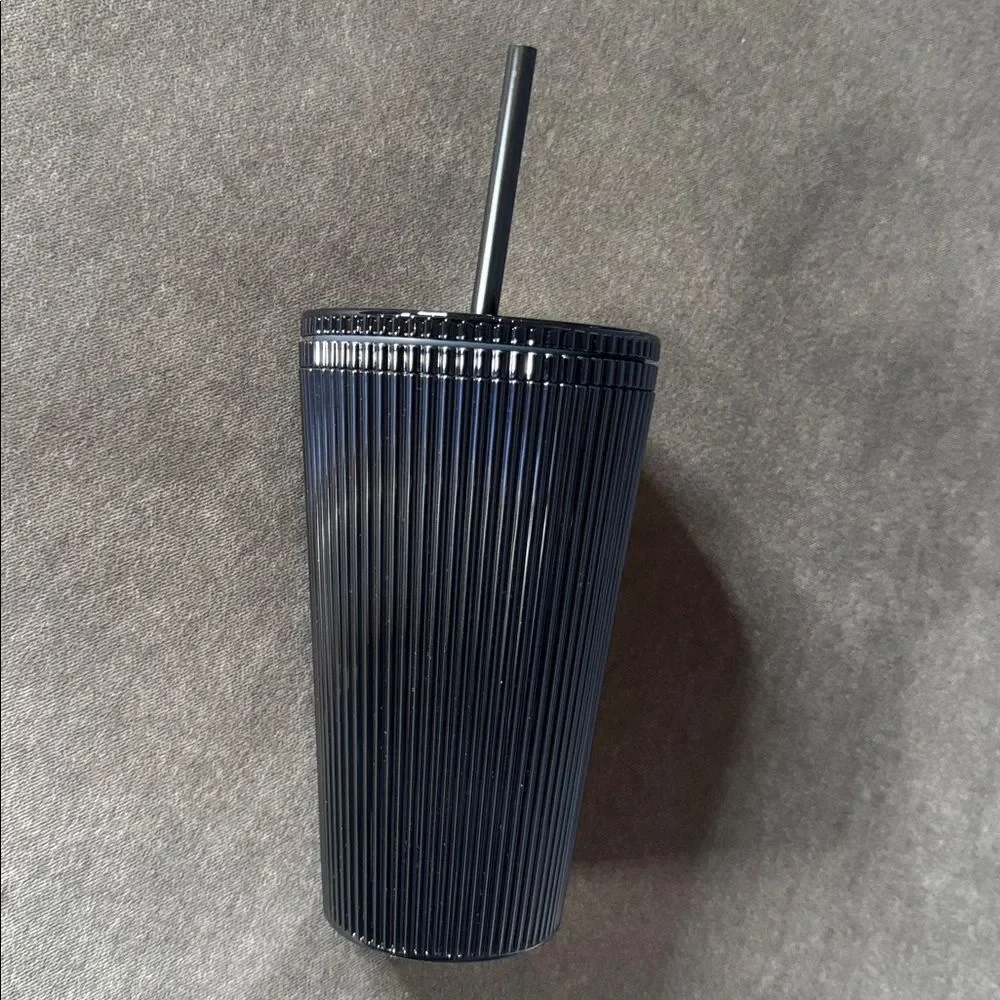 Starbucks 2024 Metallic Black Ribbed Textured Pleated Tumbler 16 oz Grande NEW